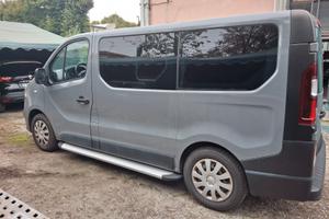 Vivaro 6 posti autocarro perfette condizioni