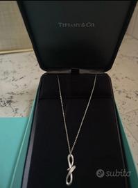 Collana con simbolo infinito