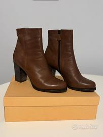 Scarpe in pelle marrone