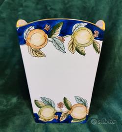 vaso in ceramica decorata a mano 