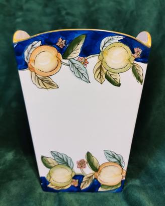 vaso in ceramica decorata a mano 