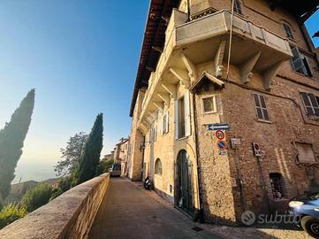 3 LOCALI A ASSISI