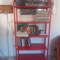Libreria rossa in ferro 
