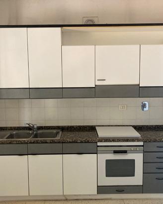 Cucina componibile anni 2000 in buono stato