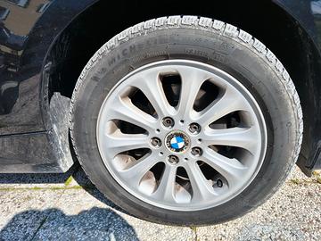 Cerchi in lega con pneumatici invernali per BMW