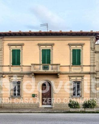 Appartamento di 153 m² con più di 5 locali e box a