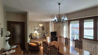 Ampio appartamento con garage e terrazzo, via Rock