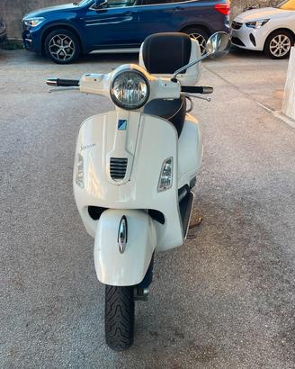 Piaggio Vespa 300 GTS