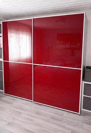Armadio ante scorrevoli in vetro rosso