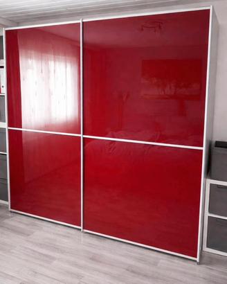 Armadio ante scorrevoli in vetro rosso