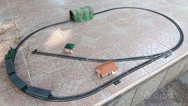 Rivarossi trenino elettrico con binari ed edifici 