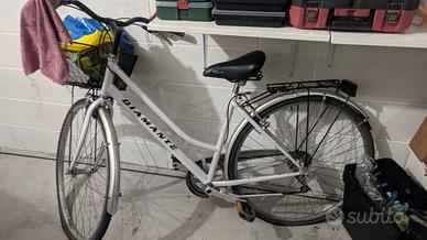 Bicicletta da donna bianca marca Diamante