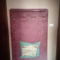 Appendiabiti da ingresso con 4 ganci e un ripiano