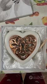 Bomboniera cuore con luce e profumatore.