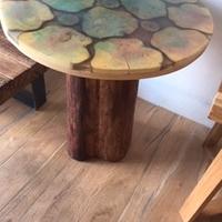 Tavolo in legno e resina