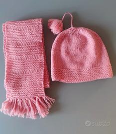 Sciarpa e berretto fatto a mano rosa