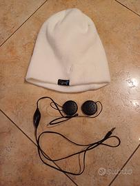 Cappello con cuffiette integrate removibili