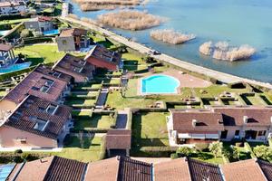 VILLA A SCHIERA A PARATICO