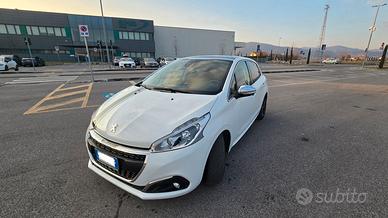 Peugeot 208 Allure 1600 75cv Diesel