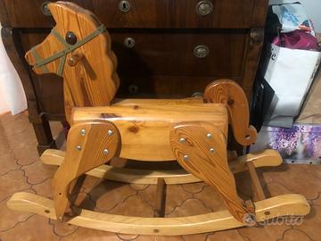 Cavallo a dondolo