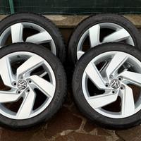 CERCHI IN LEGA 17 VW GOLF GOMME 225/45/17 ESTIVE