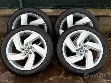 CERCHI IN LEGA 17 VW GOLF GOMME 225/45/17 ESTIVE