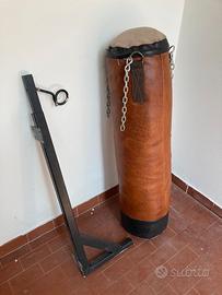 Sacco da Boxe 30Kg in Pelle + Staffa da Muro