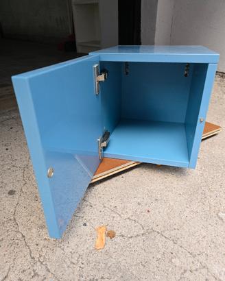 Pensili laccati forma cubi