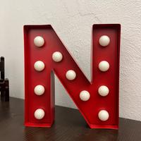 Lettera N luminosa con 11 LED