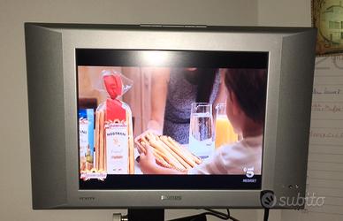 TV Philips 15' FLAT