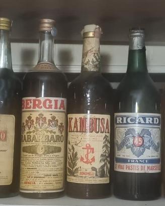 Bottiglie di vino e liquore da collezione