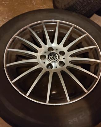 4 cerchi in lega con gomme estive 