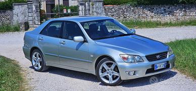 Lexus IS200 restyling/manuale