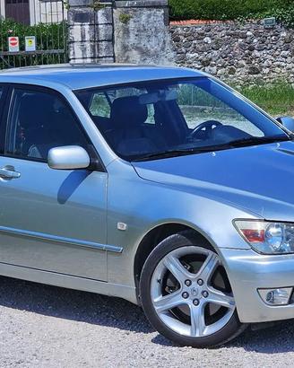 Lexus IS200 restyling/manuale
