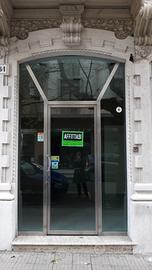 Centralissimo e luminoso locale commerciale