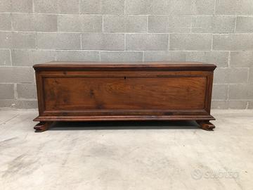 Antica cassapanca '700 in noce massello