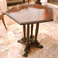 tavolino basso di legno