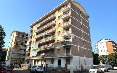 TRILOCALE DI 85MQ ULTIMO PIANO CON BOX AUTO AD € 1