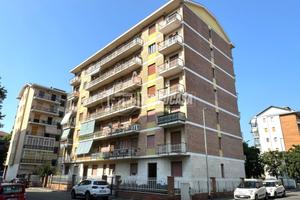 TRILOCALE DI 85MQ ULTIMO PIANO CON BOX AUTO AD € 1