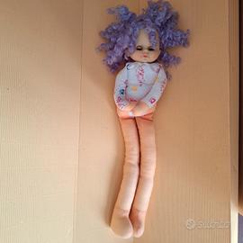 Bambola in pezza snodabile vintage  