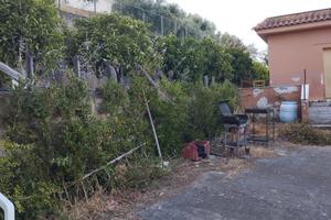 Terreno con piccola abitazione