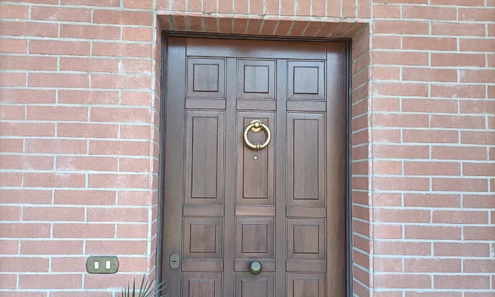 Bifamiliare ampia completamente ammobiliata