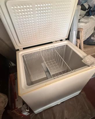 Freezer 220V  A+