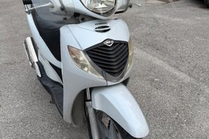 Honda SH 150 i Bianco . 63.200 km