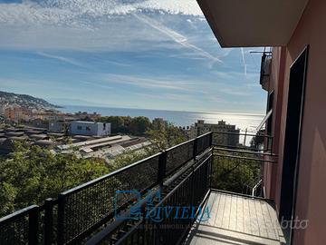 Appartamento conampia balconata e vista mare