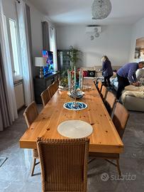 Tavolo in legno  con 12 sedie moderno/rustico