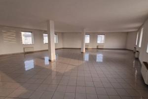 Immobile di 207 m² con 1 locale a Montecchio Maggi