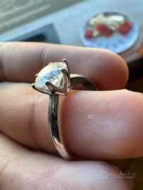 Anello Solitario in Oro Bianco 14kt - 4 grammi