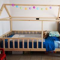 Letto Artigianale in legno a forma di casetta