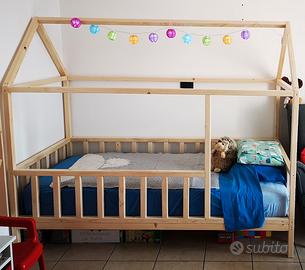 Letto Artigianale in legno a forma di casetta